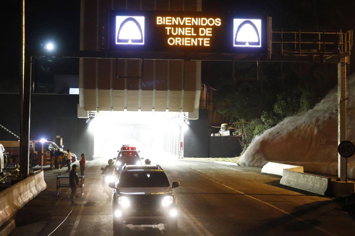 La multinacional española Indra, que ha liderado la modernización tecnológica de la movilidad de Medellín en los últimos años, se encargó que desarrollar el sistema de Detección Automática de Incidentes (DAI), compuesto por 109 cámaras, que estará interconectado para atender cualquier emergencia. FOTO EFE