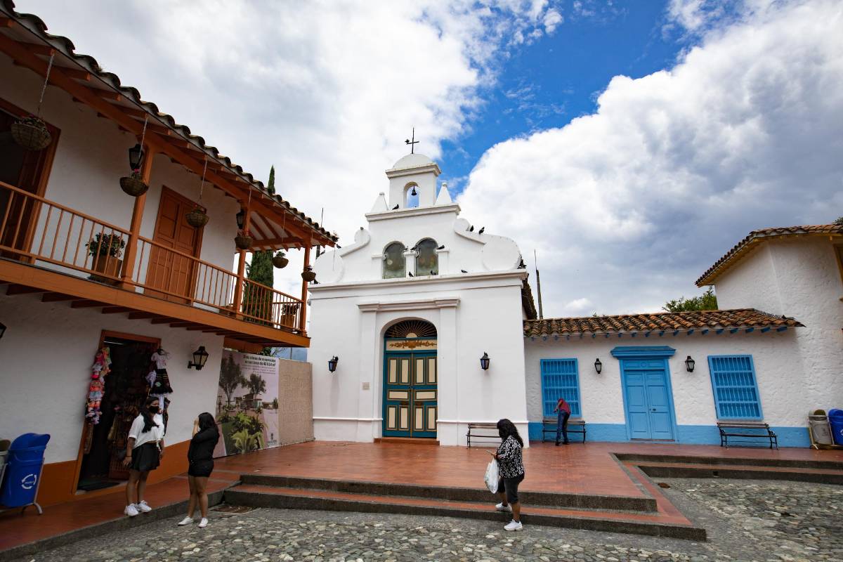 El lugar ahora se puede visitar todos los días desde las 5:00 a.m. hasta las 11:00 p.m, por el momento se pueden realizar actividades turísticas, deportivas y ambientales, aún no se habilitan los parqueaderos. Foto: Edwin Bustamante.