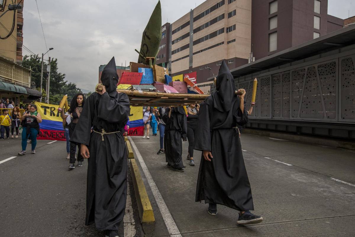 Los recorridos por las calles fueron acompañados con pancartas, cánticos y consignas. Foto Santiago Mesa