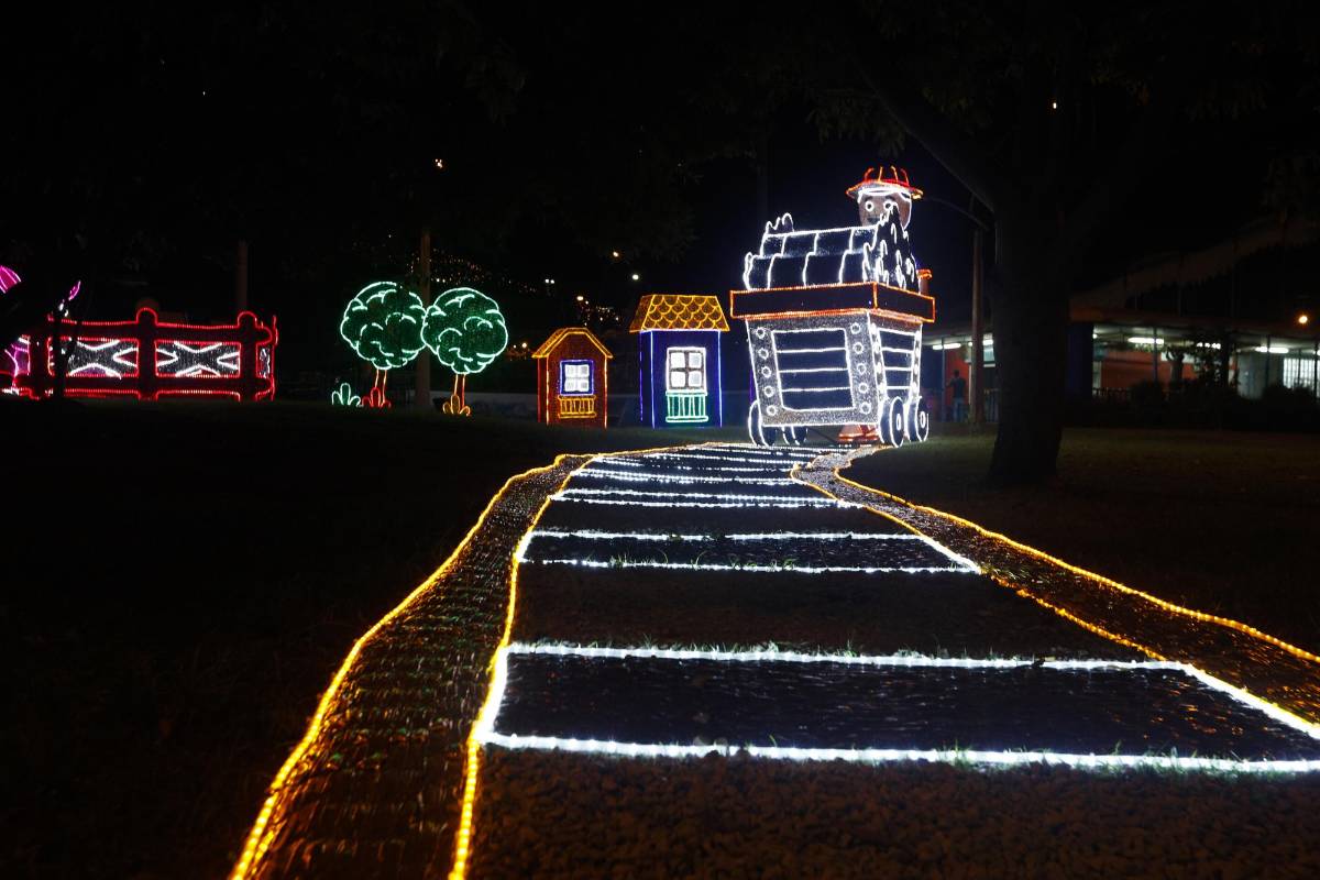 Un ritual de encendido navideño a través del alumbrado, atracción turística de la ciudad de Medellín. Foto: Manuel saldarriaga quintero