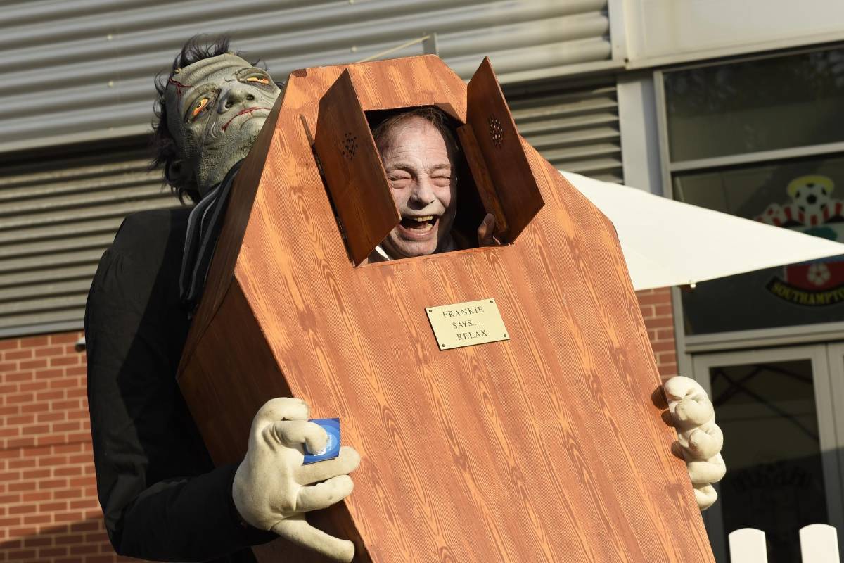 La tradicional fiesta de Halloween despierta la creatividad en todos los rincones del mundo. Desde los macabros personajes típicos de películas de terror hasta los más osados que usan la actualidad como excusa para robarse todas las miradas. FOTO REUTERS