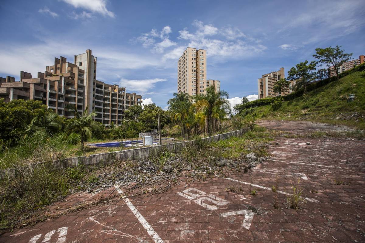 Este es el panorama hoy de el lote donde estaba construido el condominio de apartamentos Space después de 7 años de su colapso. Foto: Carlos Velásquez F
