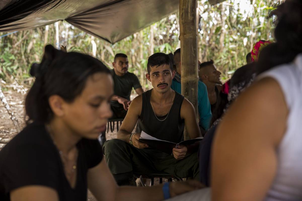 El Himno a la Alegría de Ludwig van Beethoven y Colombia Tierra Querida de Lucho Bermúdez son las dos obras que prepararon para cantarlas durante la décima conferencia de las Farc en los Llanos del Yarí. Foto: Esteban Vanegas