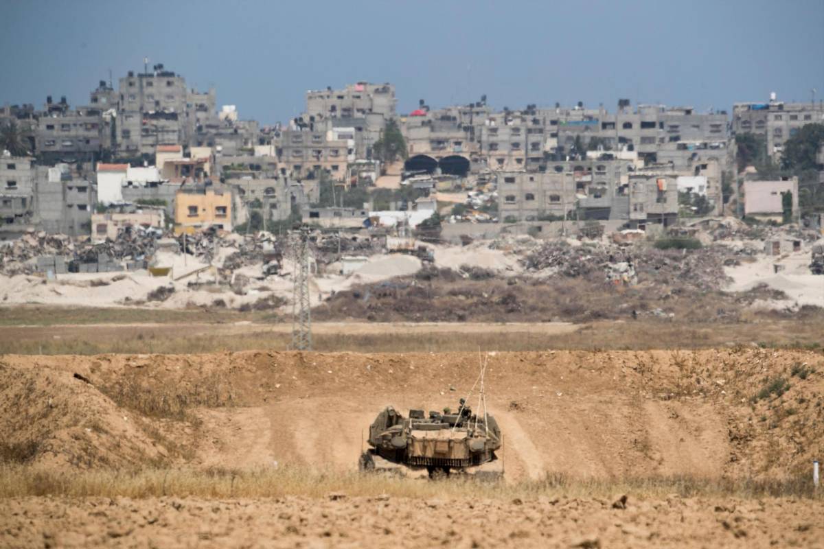 Luego del anuncio de Estados Unidos de abrir una embajada en Jerusalén, cientos de palestinos iniciaron protestas en la franja de Gaza, lo que llevó a una represión con armas letales del ejército israelí que ya deja más de 58 muertos y 2.700 heridos por las balas. Foto: EFE