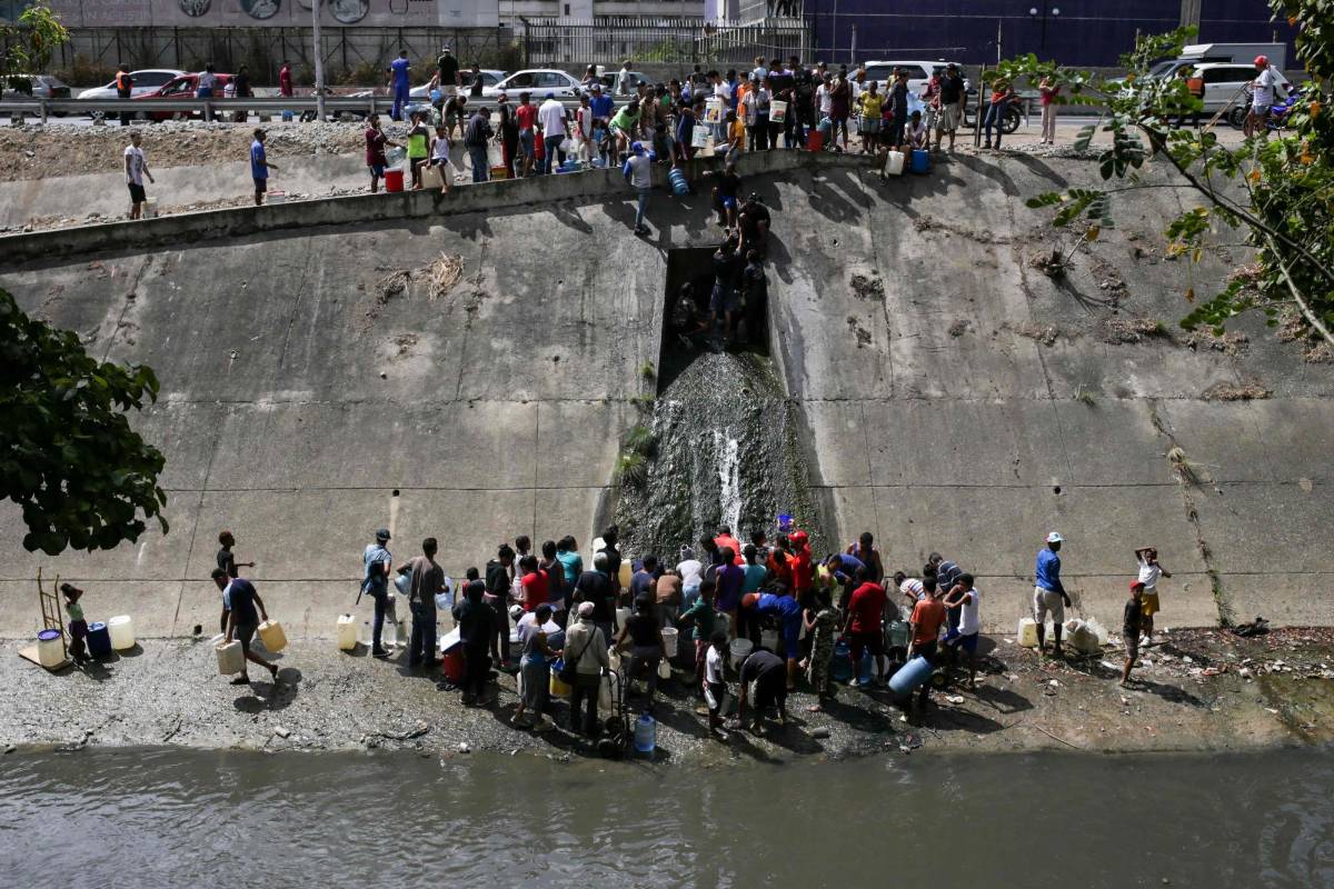  El líder opositor de Venezuela, Juan Guaidó, pedirá a los legisladores que declaren un “estado de alarma” ante el devastador apagón del país. Foto: Cristian Hernandez