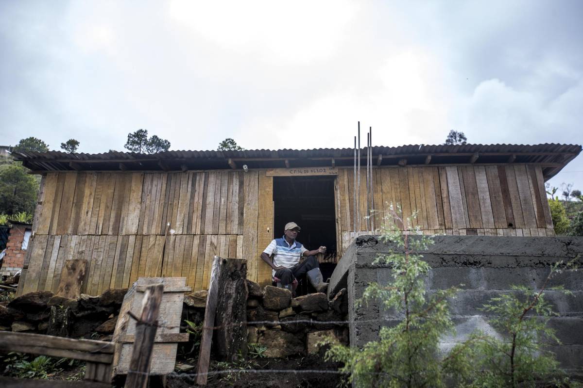Residentes de la comuna 8 de Medellín buscan visibilizar sus territorios a través de recorridos turísticos. FOTO: SANTIAGO MESA