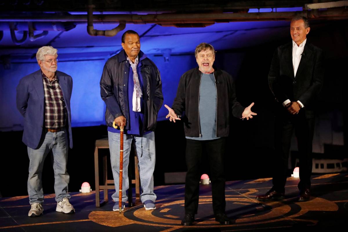 George Lucas (izquierda), Billy Dee Williams quien interpretó a Lando Calrissian y Mark Hamill, el reconocido Luke Skywalker, en el centro, hicieron parte de la inauguración. FOTO Reuters
