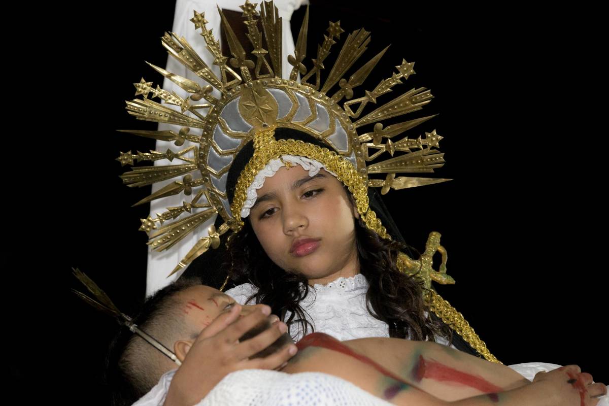 Los niños se esfuerzan para participar con respeto y seriedad en sus roles asignados. FOTO JUAN ANTONIO SÁNCHEZ OCAMPO