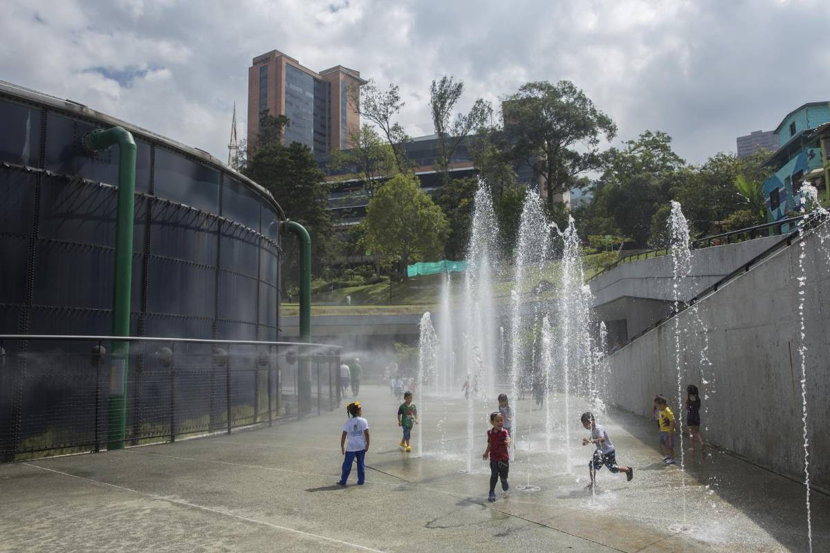 La Ilusión Verde cuenta con una biblioteca, un jardín de buen comienzo, y mucho espacio público para uno de los sectores más urgidos de zonas verdes de la Ciudad. Foto: Edwin Bustamante.