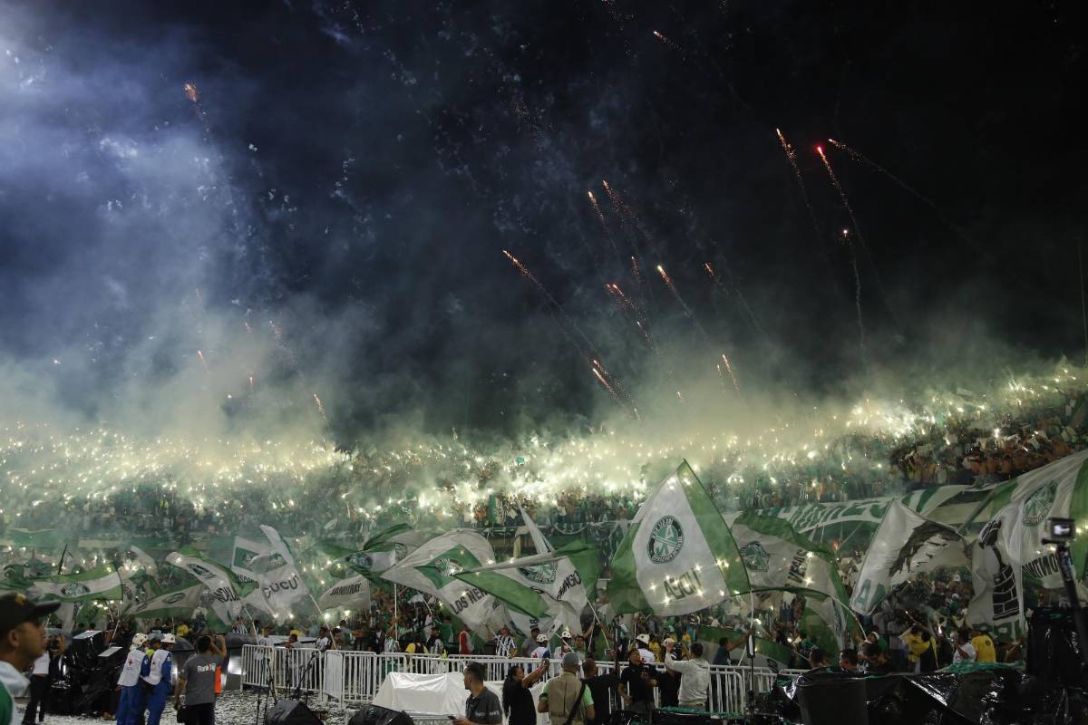 De principio a fin, los hinchas verdes alentaron en la tribuna. FOTO AP