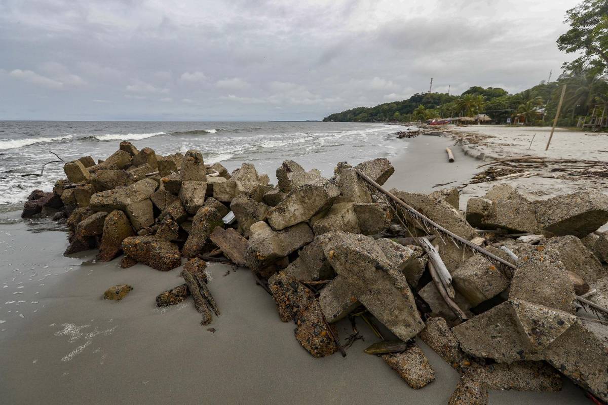Las Medidas de bioseguridad para volver al mar, implicaran un cambio de mentalidad en la forma de vacacionar con el fin de garantizar el cuidado para evitar contagios de covid . Foto: Manuel Saldarriaga Quintero.