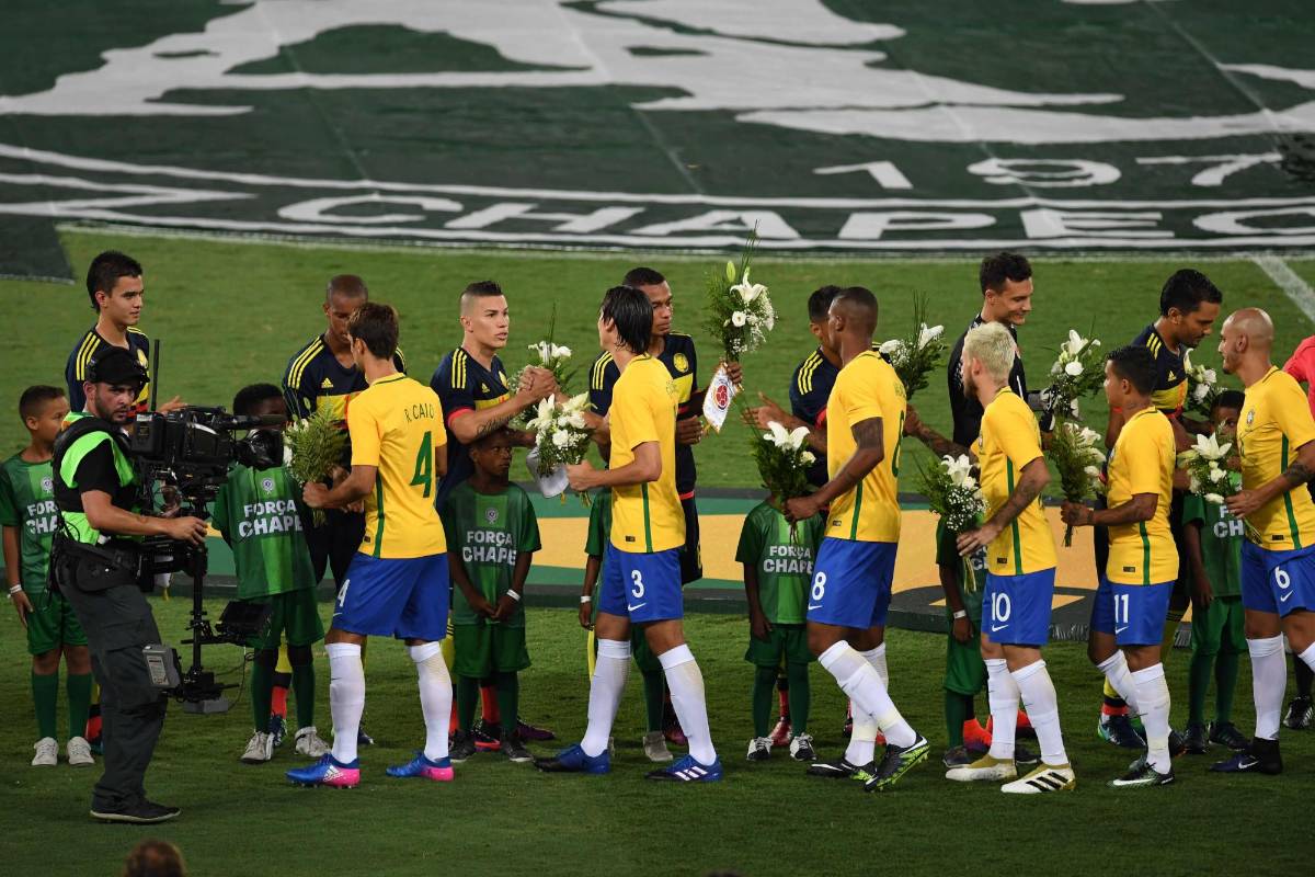 Los técnicos Tite, de Brasil, y José Pékerman, de Colombia, no convocaron para el amistoso a ningún jugador que militan en clubes de Europa, pero el partido les sirvió para foguear a algunos que podrían reforzar a sus equipos en el reinicio de la Eliminatoria sudamericana. FOTO AFP