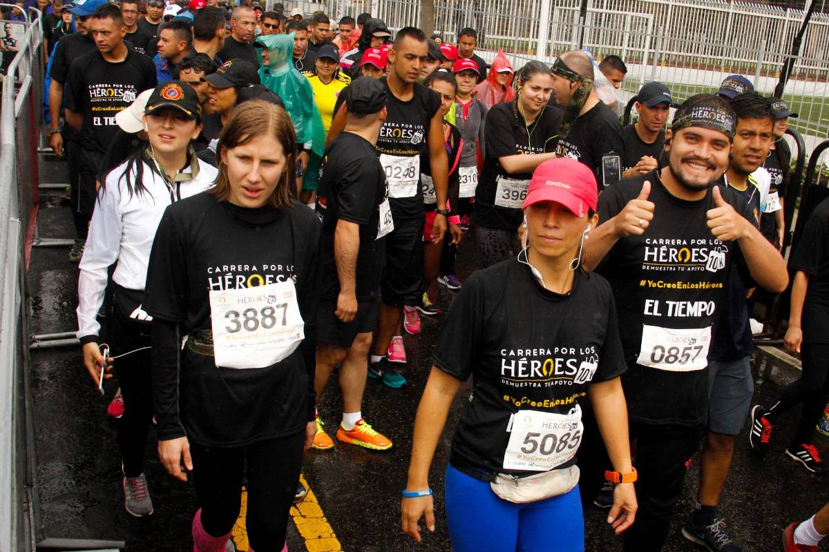 Desde el Monumento a los Héroes Caídos sobre la Avenida Eldorado de la capital colombiana, partieron los atletas. FOTO COLPRENSA