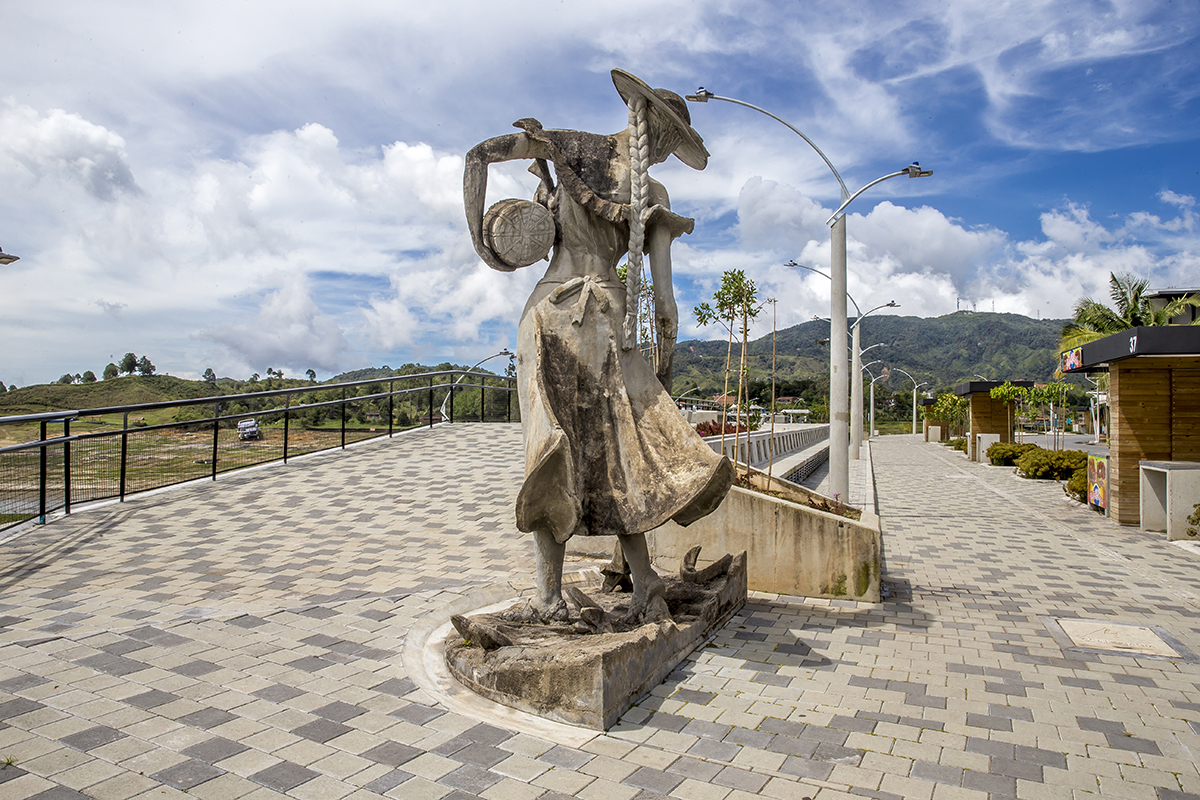 Pocos visitantes pudieron disfrutar del recién inaugurado malecón de Guatapé. Foto Juan Antonio Sánchez Ocampo 