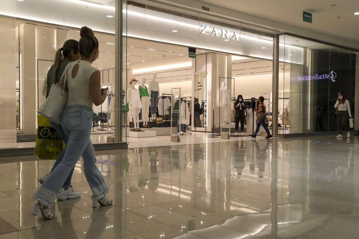 En el Valle del Aburrá continúa gradualmente la ocupación de más del 80 % de los centros comerciales con compradores y usuarios. FOTO EDWIN BUSTAMANTE
