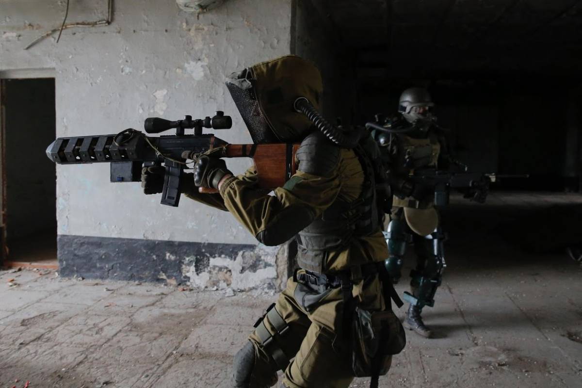 Pero en Moscú, otros pasan los fines de semana pretendiendo que viven en la zona de exclusión de Chernóbil. FOTO: MAXIM SHEMETOV - REUTERS