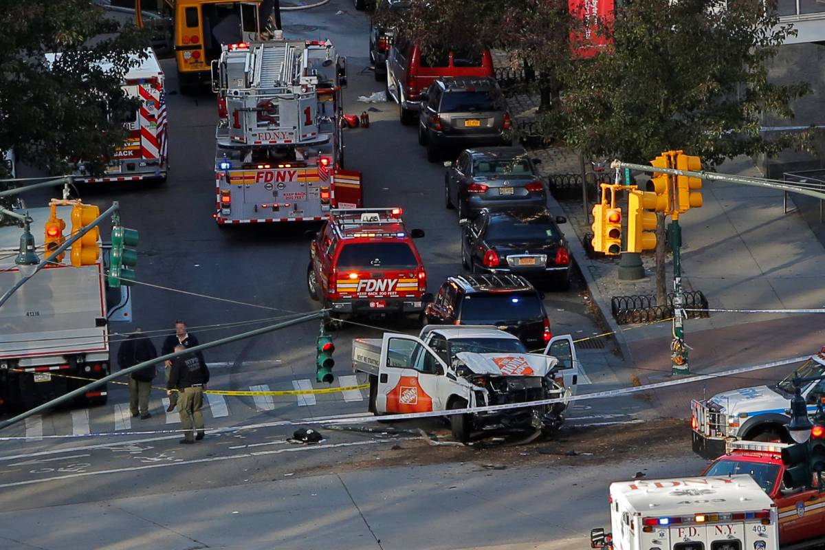 Las autoridades de Nueva York calificaron este martes como un cobarde acto de terrorismo el atropello múltiple que se registró en el centro de Nueva York y que causó ocho muertos y un número no determinado de heridos. 