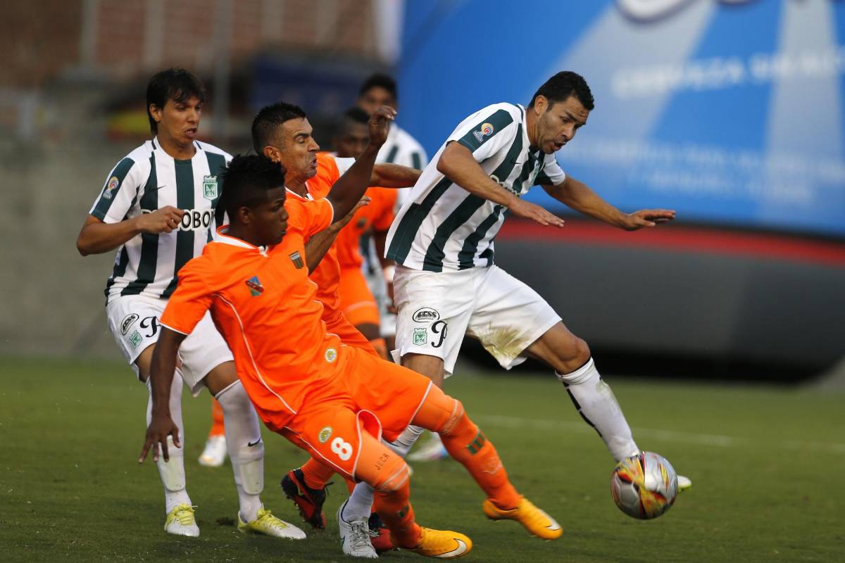 Envigado se conformó con el empate parcial y eso le costó la derrota, porque Nacional quería halagar a su afición con algo mejor. FOTO JUAN ANTONIO SÁNCHEZ