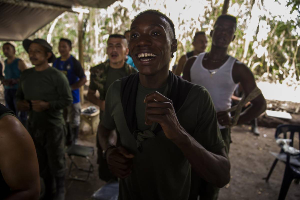 Durante la obra de Lucho Bermúdez se relajan bailando la pista, lo que les permite mayor relajación a la hora de cantar. Foto: Esteban Vanegas