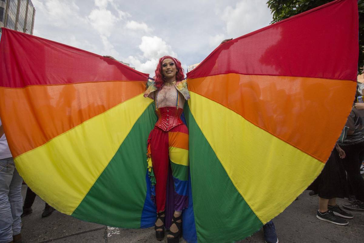 Vestuario, maquillaje y banderas resaltaron los colores del movimiento Lgbtiq FOTO Edwin Bustamante Restrepo