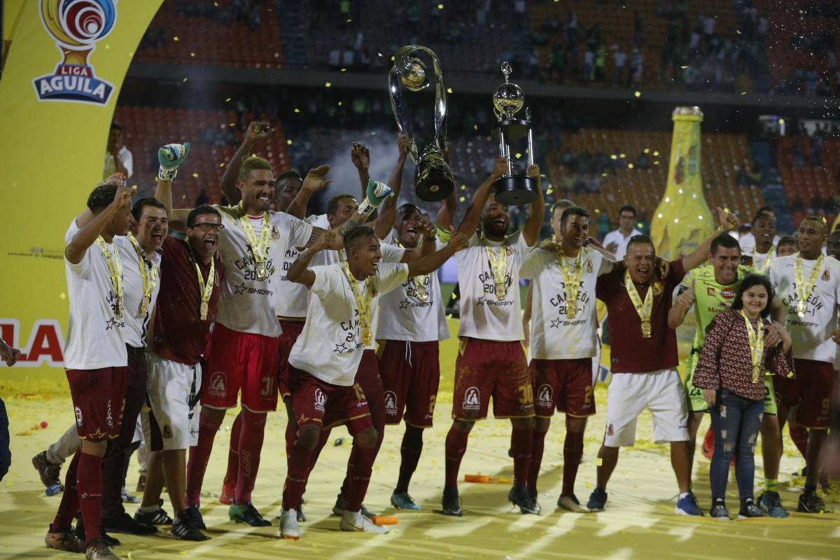 Tolima empató la serie al minuto 93 y venció 4-2 en los penales. Ibagué está de fiesta. FOTO MANUEL SALDARRIAGA