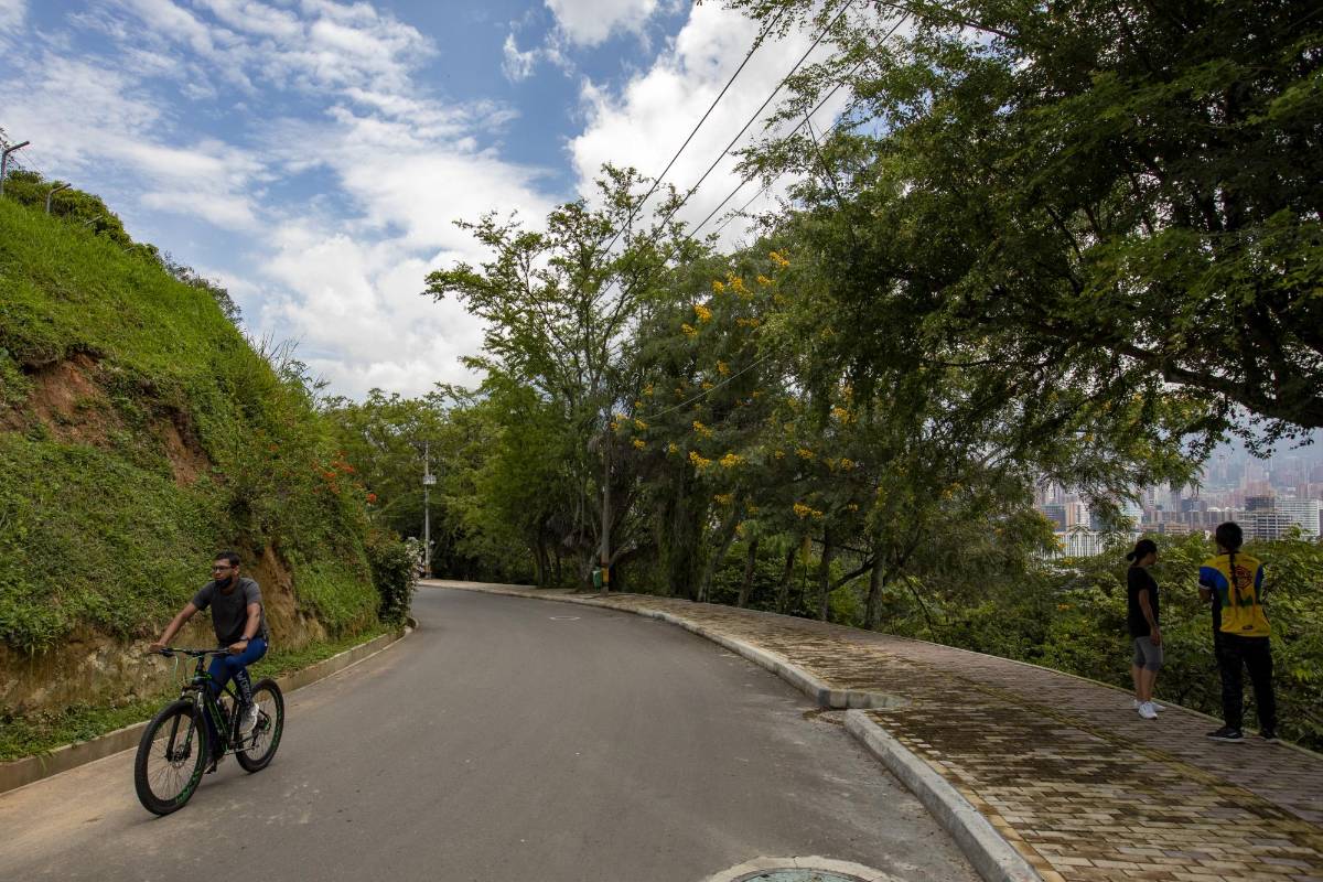 El lugar ahora se puede visitar todos los días desde las 5:00 a.m. hasta las 11:00 p.m, por el momento se pueden realizar actividades turísticas, deportivas y ambientales, aún no se habilitan los parqueaderos. Foto: Edwin Bustamante.