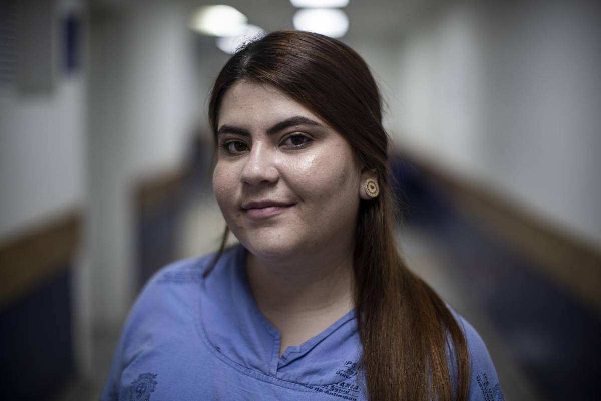 Vanesa Mejía, 24 años, un año como jefe de enfermeras en la Clínica León XIII. Foto: Esteban Vanegas