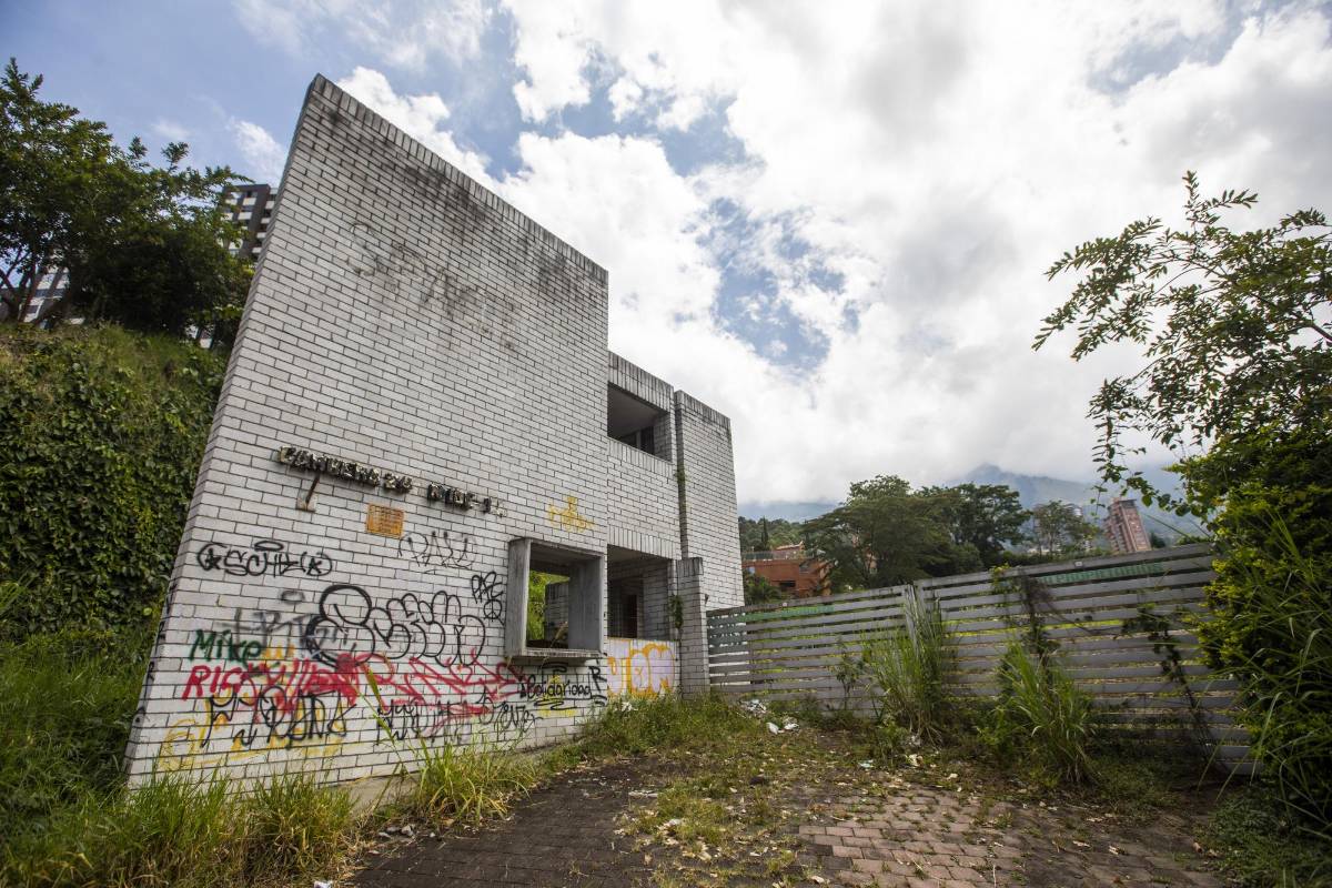 Este es el panorama hoy de el lote donde estaba construido el condominio de apartamentos Space después de 7 años de su colapso. Foto: Carlos Velásquez