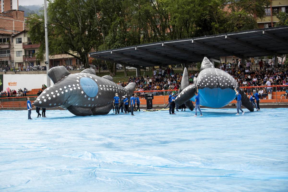 Este año las figuras eran marinas. Aquí una ballena. FOTO Esteban Vanegas