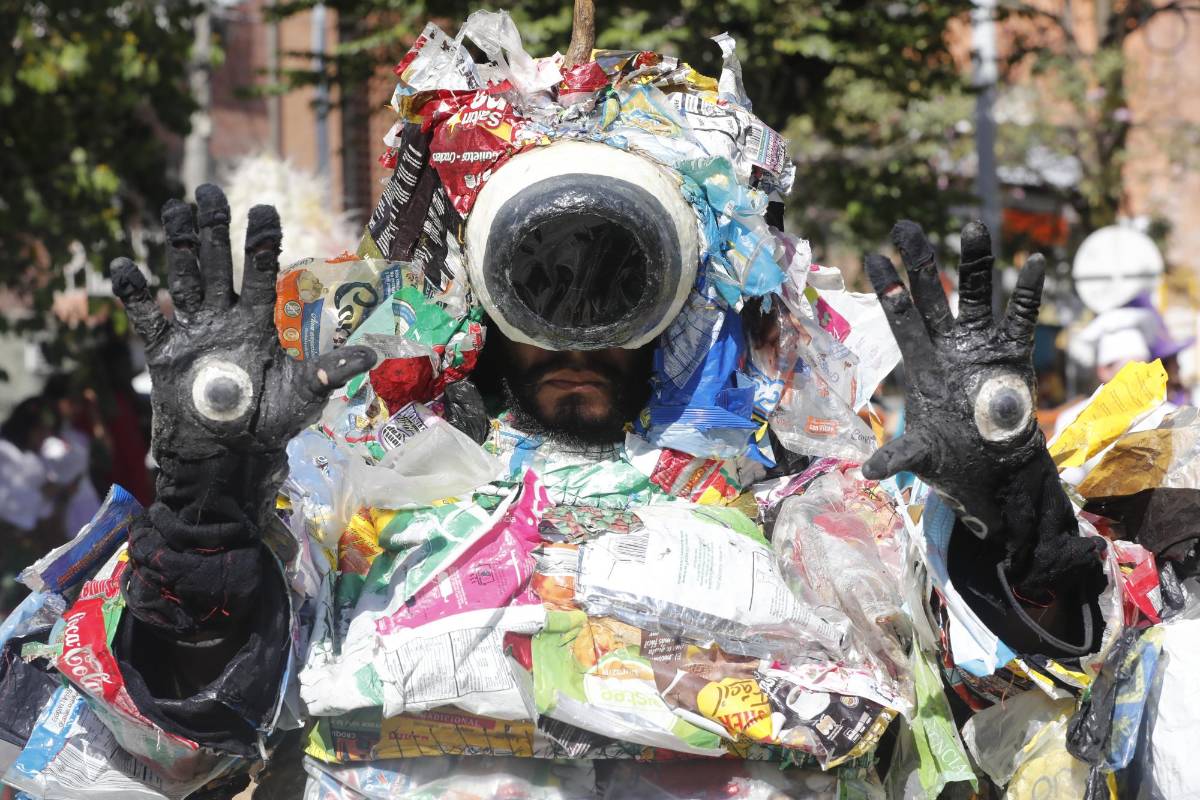 Cristóbal Peláez, director del teatro Matacandelas, expresó que la Fiesta es un espacio para que niños, jóvenes y adultos salgan de sus casas, se enamoren del arte y compartan un momento. FOTO JAIME PÉREZ