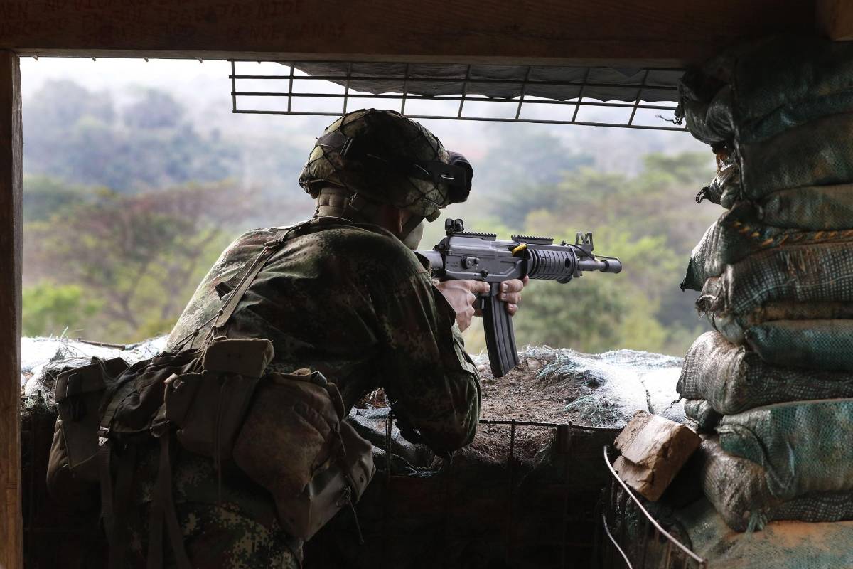 Ejercicios de entrenamiento de la Brigada Móvil numero 25 de la Fuerza de Tarea Nudo del Paramillo del Ejército, cuya misión es combatir a los frentes 18 y 36 de las Farc, al Eln y a las Bacrim en el norte de Antioquia y sur de Córdoba. Foto: Donaldo Zuluaga Velilla