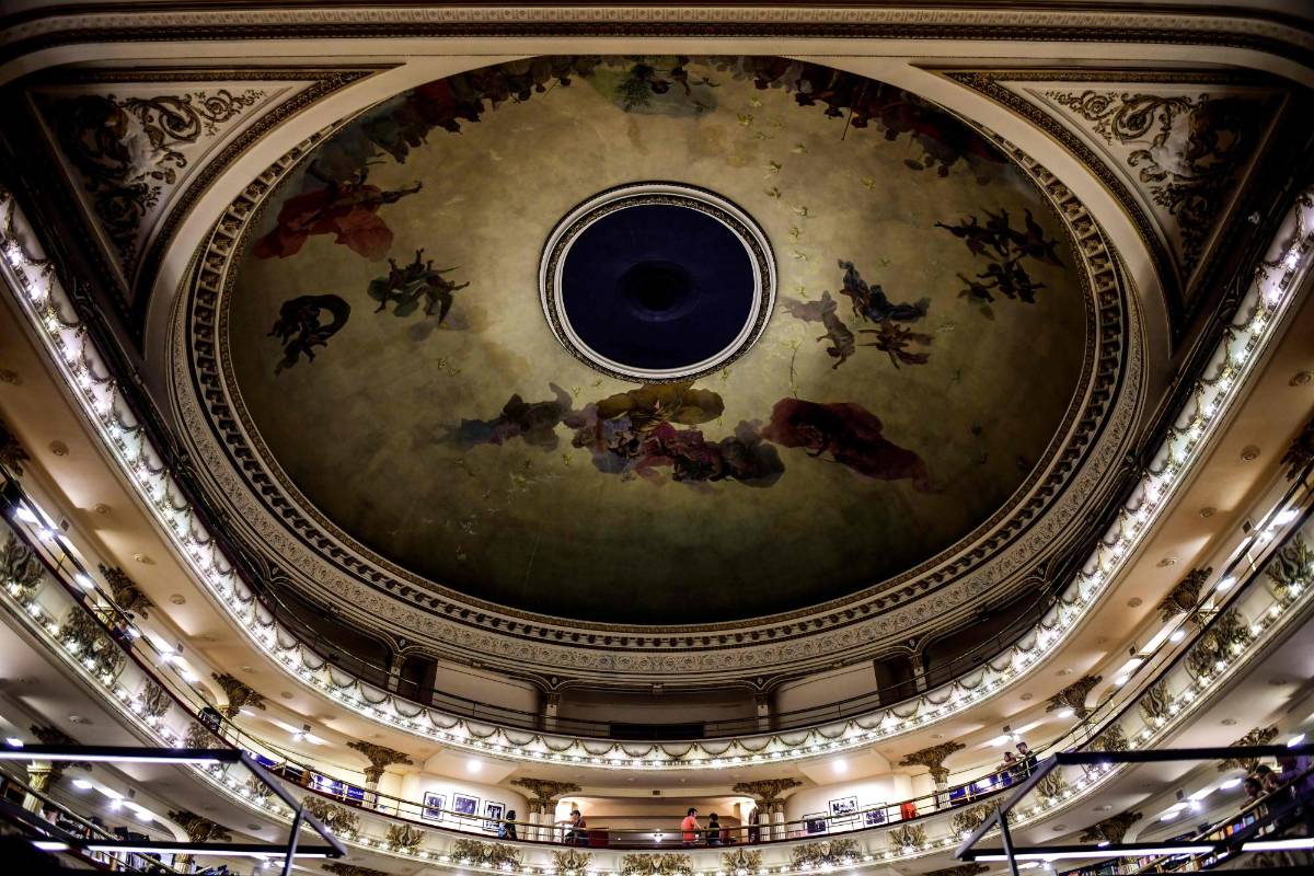  La librería El Ateneo Gran Splendid, una joya arquitectónica de Buenos Aires, acaba de ser elegida por la revista National Geographic como la más bella del mundo. FOTO AFP