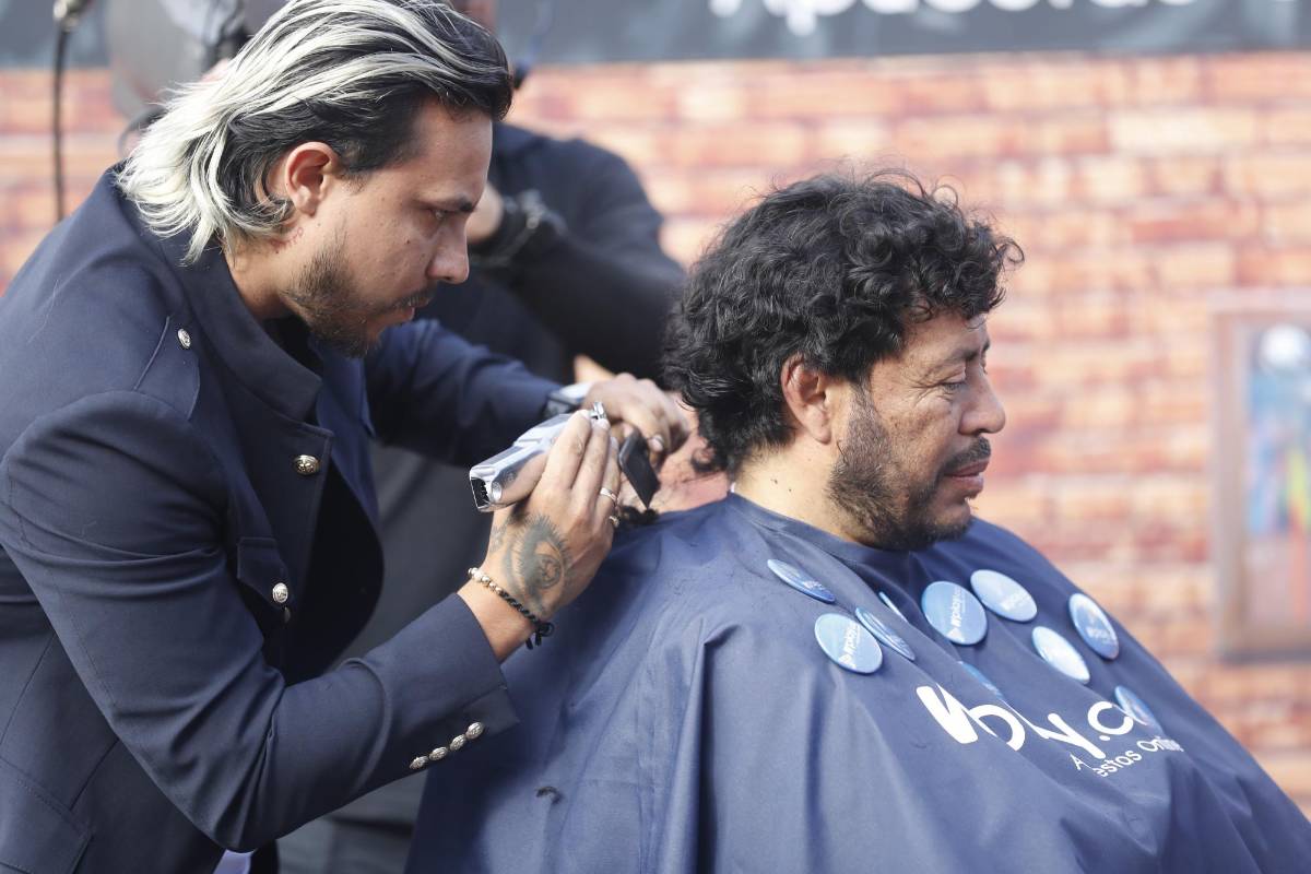 El corte de cabello se realizó en la previa del amisto Atlético Nacional vs Lanús FOTOS JAIME PÉREZ