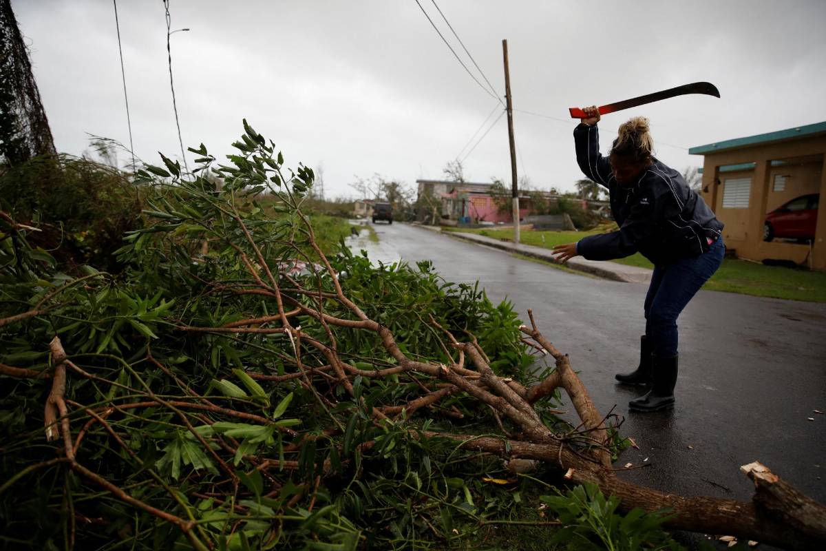 El gobernador Rosselló también anunció que había pedido al presidente Donald Trump que declare a Puerto Rico, un territorio estadounidense, zona de desastre. La declaración de emergencia pone un límite de 5 millones de dólares a la ayuda federal, mientras la declaración de desastre carece de límite. FOTO REUTERS