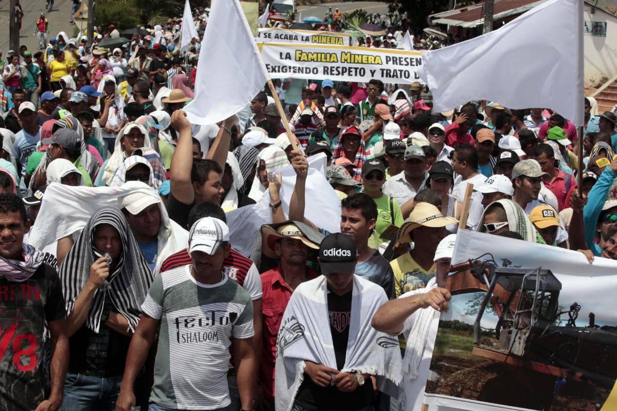 Son 280 las familias que allí viven del mototaxismo transportando a los mineros y sus familias. FOTO MANUEL SALDARRIAGA