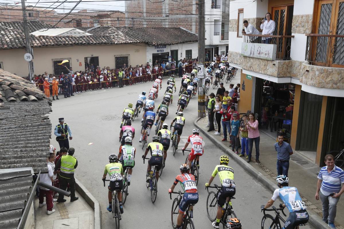Segunda etapa del Tour Colombia 2.1 en la que participan 28 equipos. FOTOS JUAN ANTONIO SÁNCHEZ, MANUEL SALDARRIAGA Y JUAN DAVID ÚSUGA