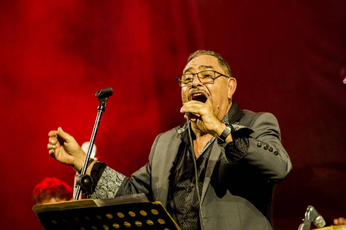 La Orquesta Latin Tempo alegró al público con sus éxitos. FOTO CARLOS VELÁSQUEZ