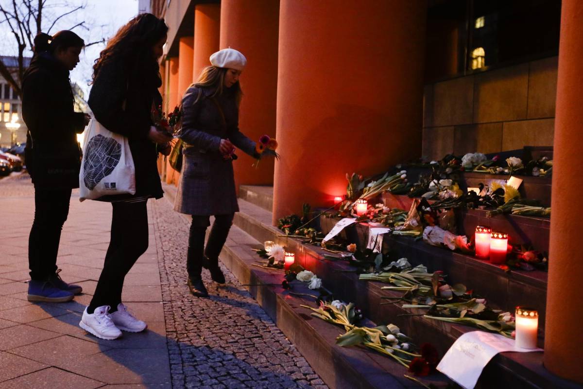 Los jefes de Estado y de Gobierno de la Unión Europea (UE) y los líderes de las instituciones comunitarias afirmaron su disposición a “luchar con todos los medios” en contra de la amenaza terrorista. FOTO AP