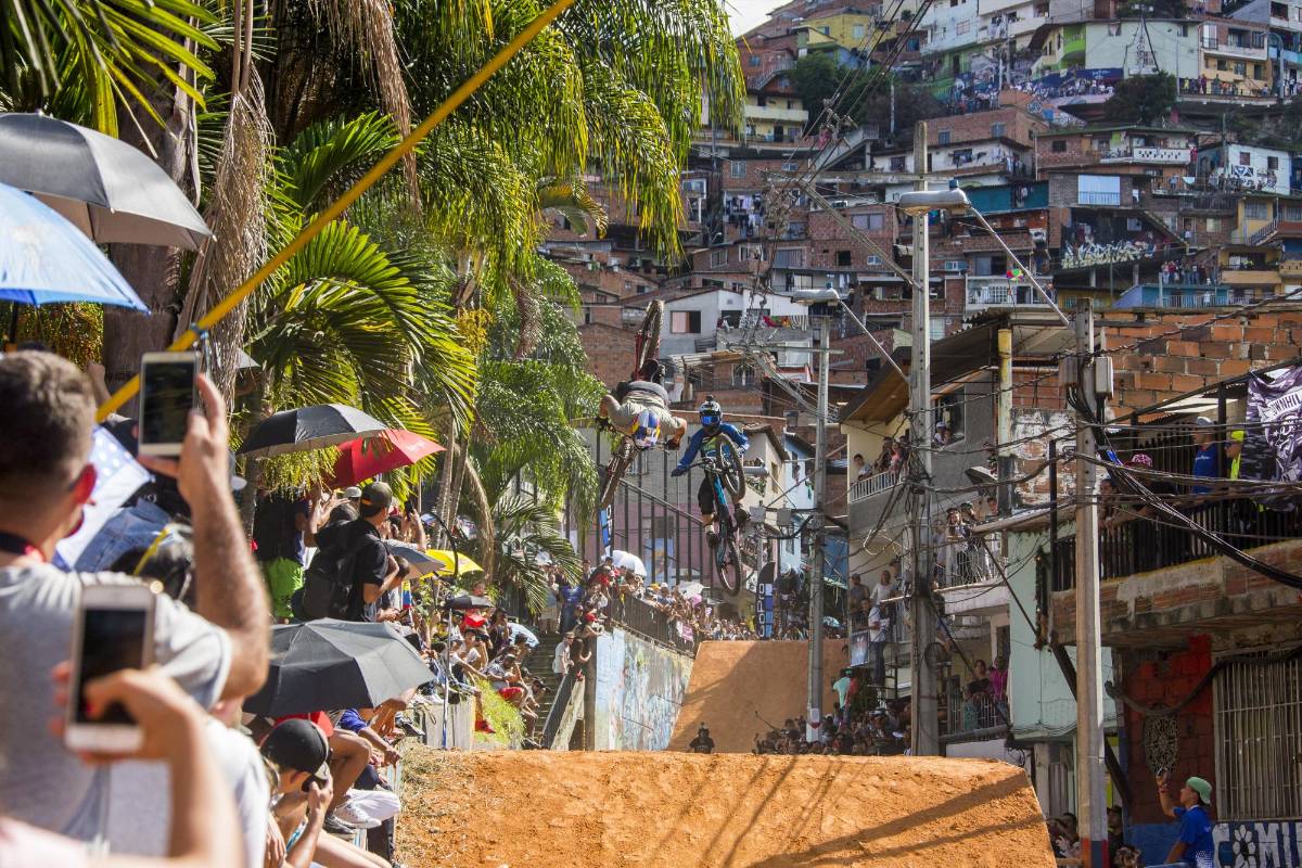 El certamen contó con la presencia de reconocidos downhillistas del mundo, entre ellos el estadounidense Nicholui Rogatkin. Foto: Carlos Velázquez 