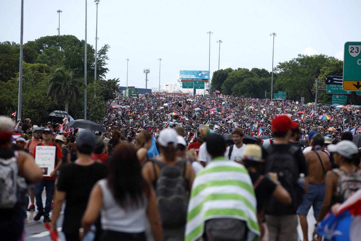 La oposición ha tenido un papel completamente secundario en dar un paso al frente. La ausencia de líderes políticos despejó el camino para dejar el liderazgo a los artistas. FOTO EFE
