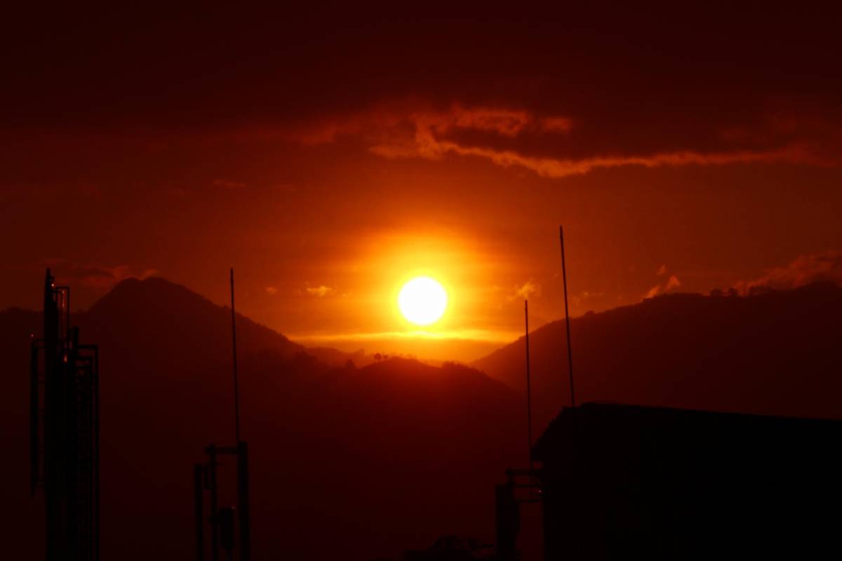 Atardeceres registrados en Medellín entre julio de 2014 y febrero de 2015. FOTO Darío Morales