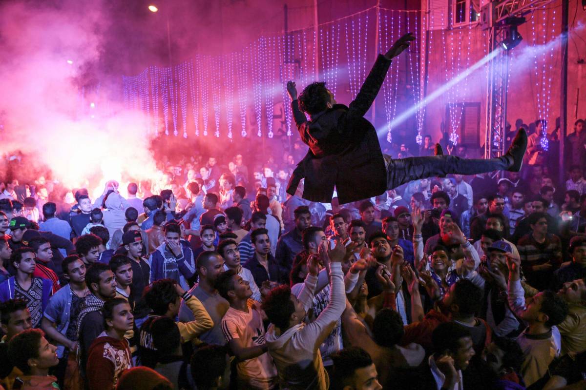 Boda local en Salam City, un suburbio en las afueras de El Cairo. FOTO AP
