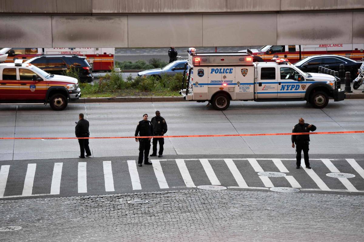 Se ha ampliado la presencia policial en puntos clave de la ciudad, incluidos aeropuertos y túneles. FOTO AFP