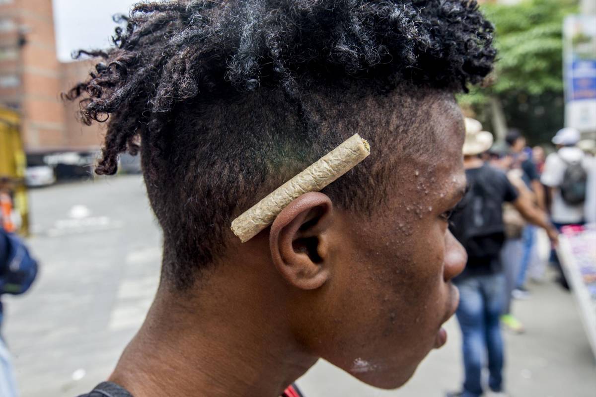 En esta versión, el lema de la marcha es #LegalizalaTuMismo, en lo que parece ser una invitación al autocultivo de marihuana. Foto: Santiago Mesa