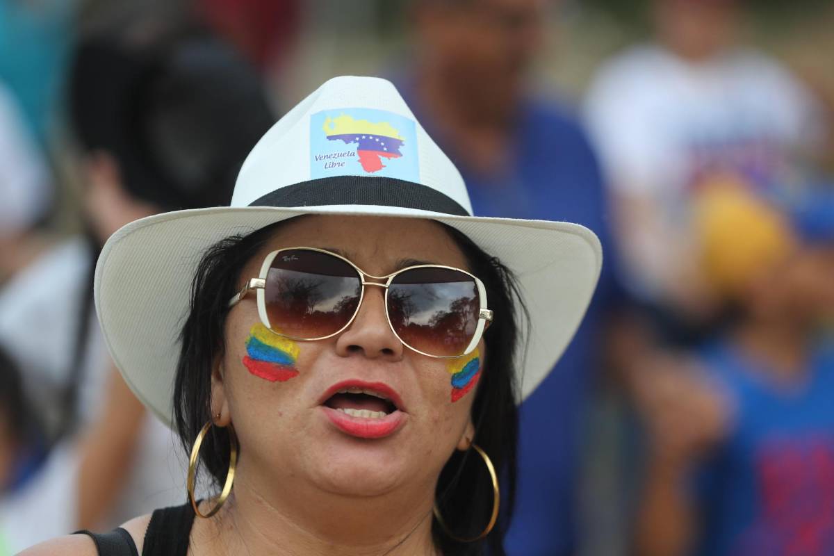 Otros artistas serán Juanes y Carlos Vives; el venezolano Ricardo Montaner y el dominicano Juan Luis Guerra. Tanto estos cantantes como los españoles Bosé y Sanz estuvieron hace 11 años en el evento “Paz sin fronteras”. Foto: EFE