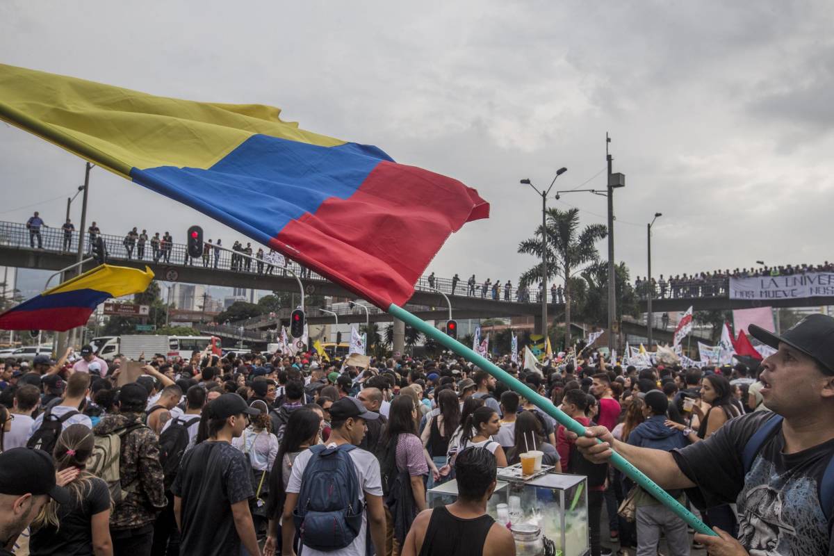 En Medellín la marcha se inició en el Parque de los Deseos, pasó luego por la Avenida Ferrocarril hasta la Avenida las Vegas y terminó en el Politécnico Jaime Isaza Cadavid. Foto Santiago Mesa