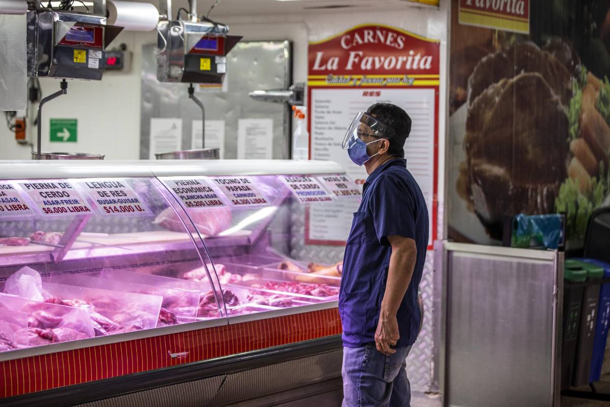 Los sectores de carnes, verduras y frutas están abiertos de nuevo. Foto: Carlos Velásquez