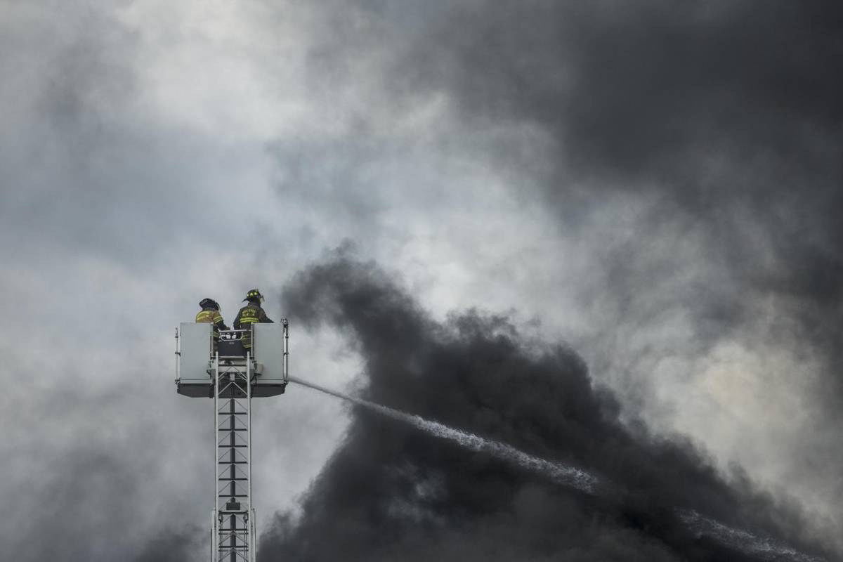 El incendio se inició pasadas las 12:00 del día 24 de abril y fue completamente controlado a las 5:00 de la tarde del mismo día. FOTO: SANTIAGO MESA. 