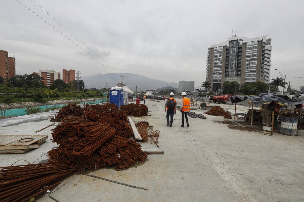 El costo de la obra es de $260.000 millones y su avance alcanza el 50 %. La entrega final está presupuestada para junio del próximo año. FOTO MANUEL SALDARRIAGA