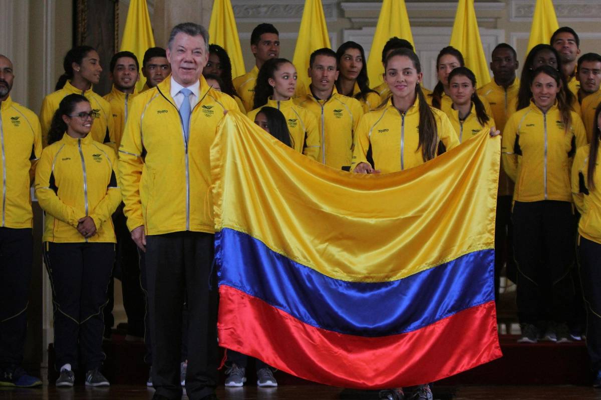 El Presidente le solicitó a los deportistas máxima entrega en las justas en las que oficiarán como anfitriones y los nombró embajadores del país. FOTO-COLPRENSA